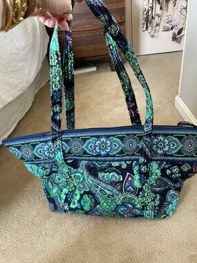 Vera Bradley Large Zip Tote Blue Rhapsody Retired
